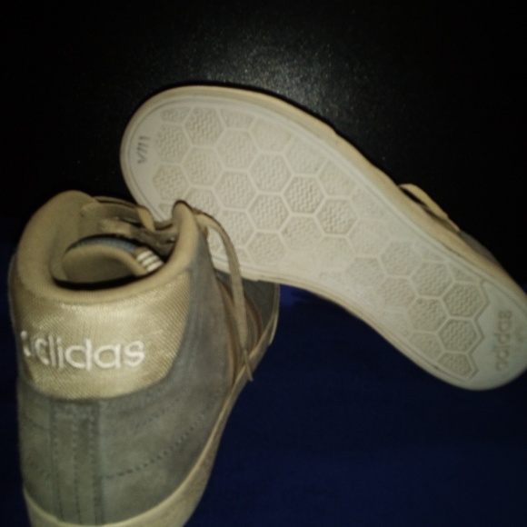 Adida - Picture 2 of 3